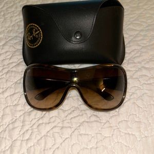 Ray-Ban Womens sunglasses, tortoise shell frame with case.